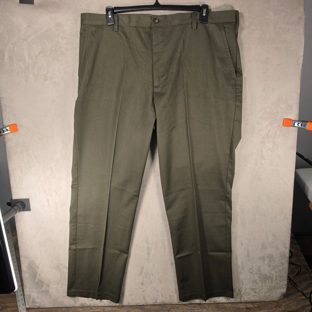 NWT Dockers Easy Khaki Pants Men 42x32 D3 Classic Fit Olive Green Flat Front New